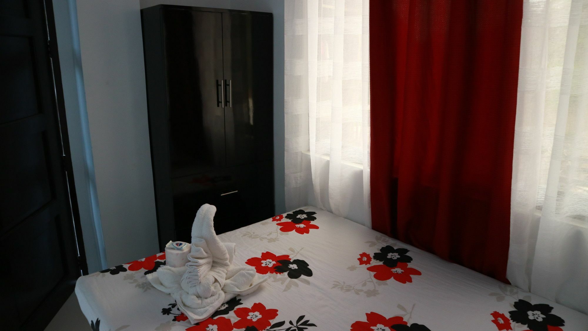 Chelle'S Apartelle - Inn El Nido Ngoại thất bức ảnh